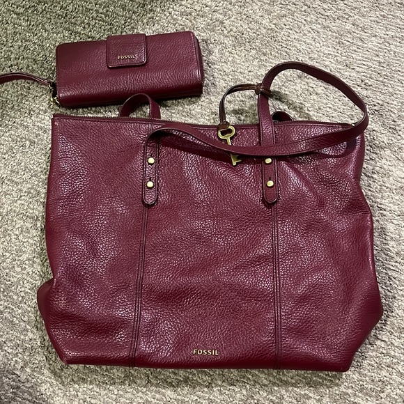 Fossil Handbags - Burgundy / Red Fossil Tote Purse and Wallet / Wristlet